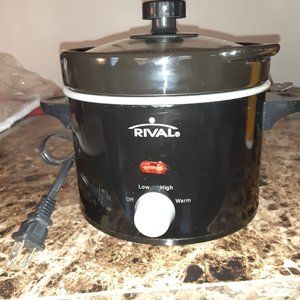 Rival 2 Quart Slow Black Cooker